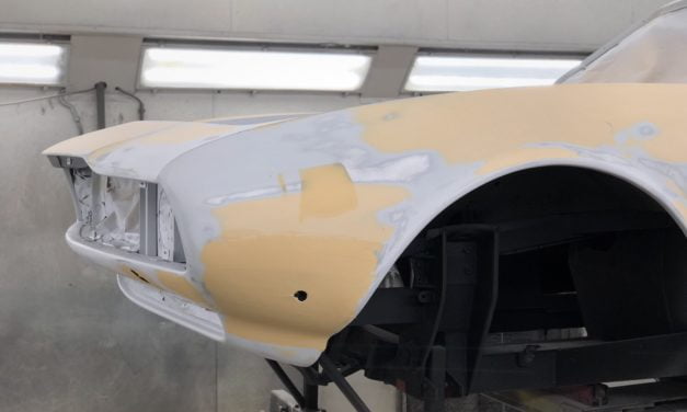 De Maserati aan het strak maken.