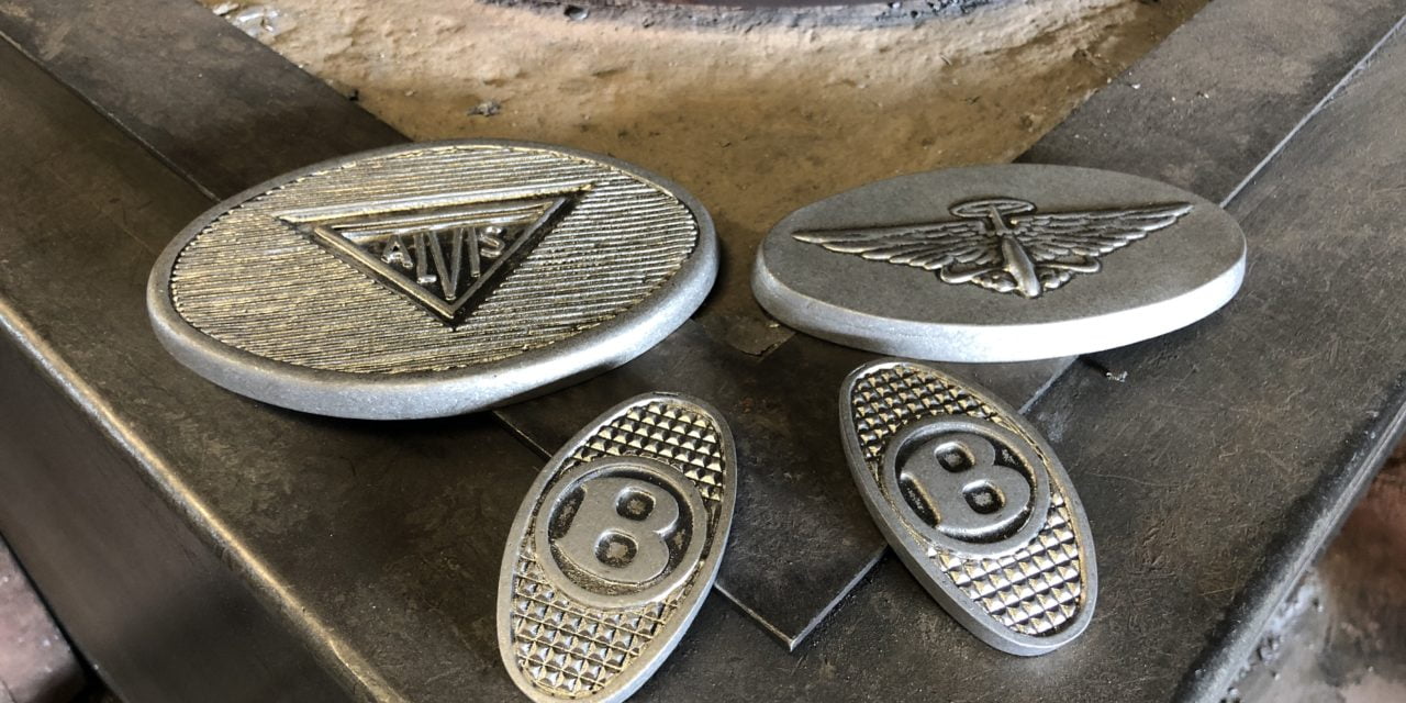Nieuwe op stapjes binnen. Alvis, Bentley en Austin