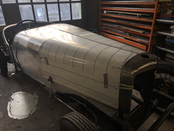 Motorkap voor een Alvis gemaakt.