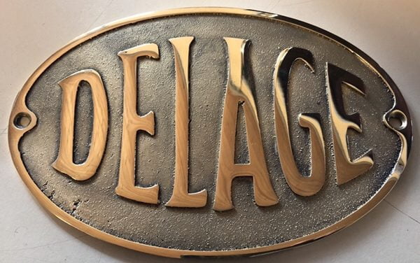 Delage logo gegoten.