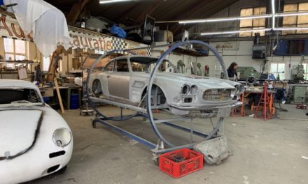 Maserati Sebring binnen voor plaatwerk en spuiten.