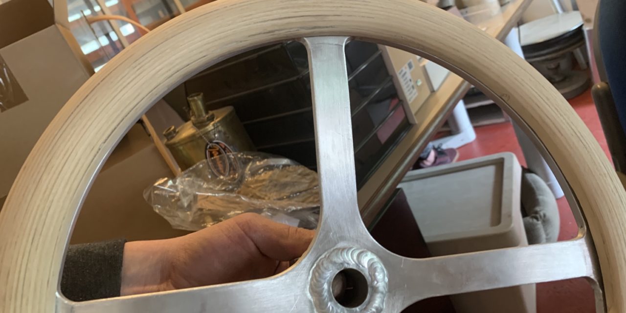 Stuur gemaakt nog even lakken en dan kan hij weer.