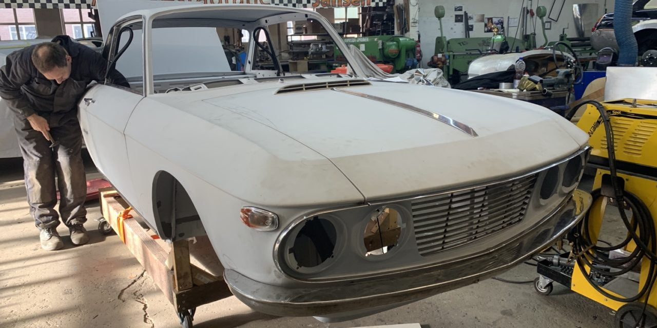 Lancia Fulvia binnen om te spuiten