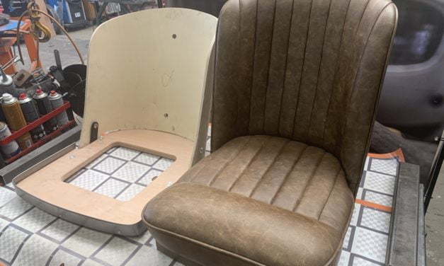 Vintage stoelen gemaakt.