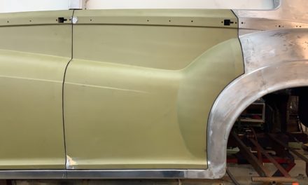Plaatwerk aan een Rolls Royce gedaan.
