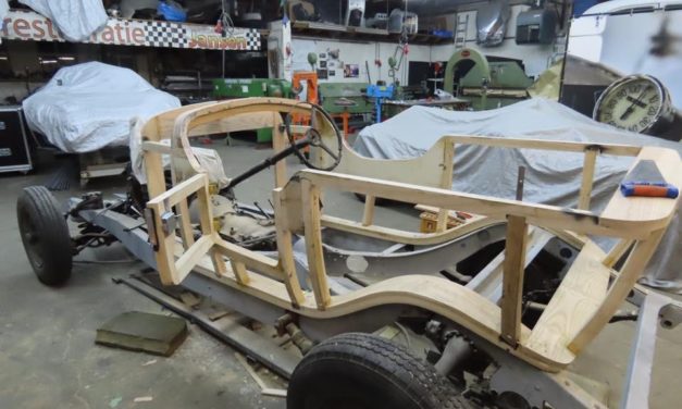 Houtwerk Bentley carrosserie gemaakt.