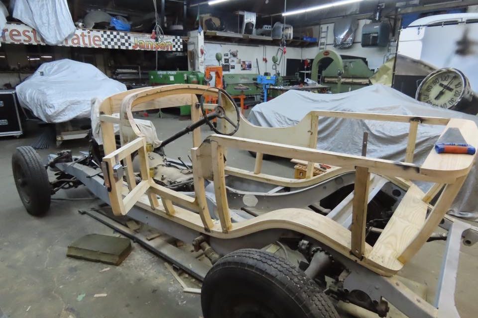 Houtwerk Bentley carrosserie gemaakt.