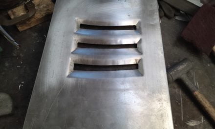 Handgevormde louvres in aluminium