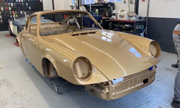 Porsche 911 gespoten.