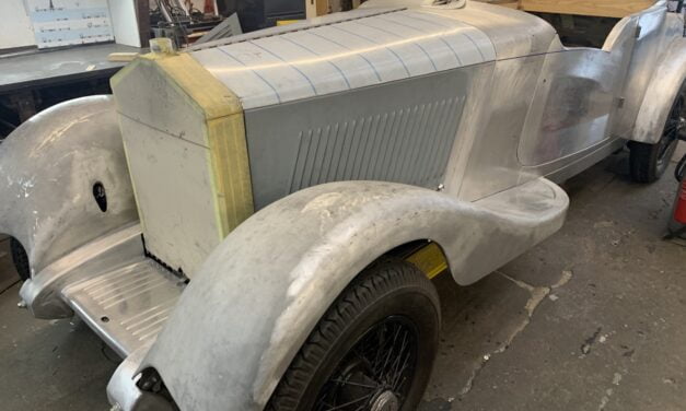 Rolls Royce 20 / 25 carrosserie aan het maken en op en restaureren.