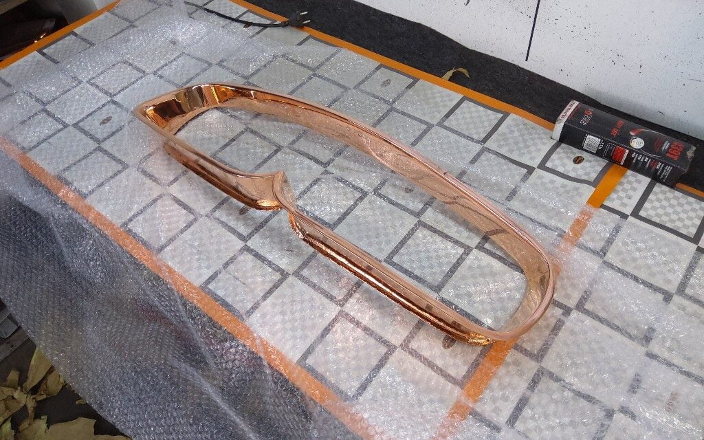 Alles geslepen en gepolijst voor de verchromer! En dan gaat het weer mooi glimmen zal ik je vertellen!