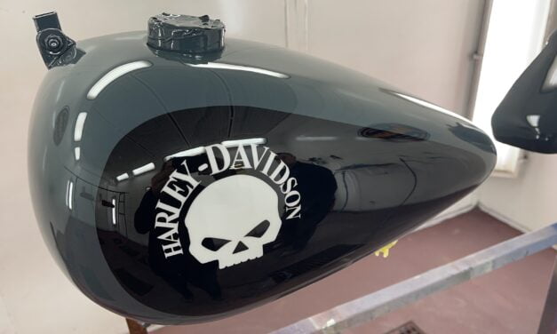 Harley Davidson tank gespoten