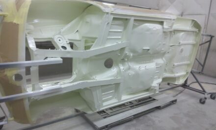 Alfa Romeo binnenzijde doorgespoten.