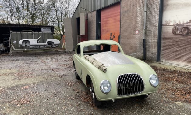 Veritas coupé binnen om gespoten te worden.