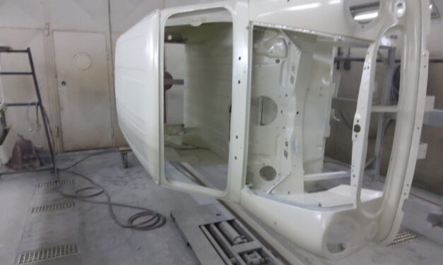 Mini Van in de epoxy gespoten