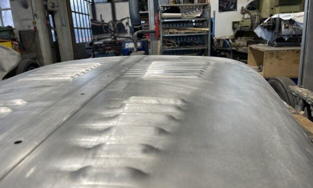 Louvres gemaakt in een Jaguar XK140