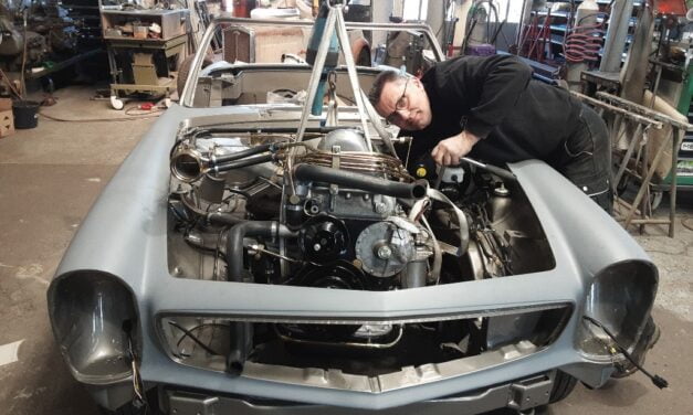 Motor zit weer in de Mercedes Pagode