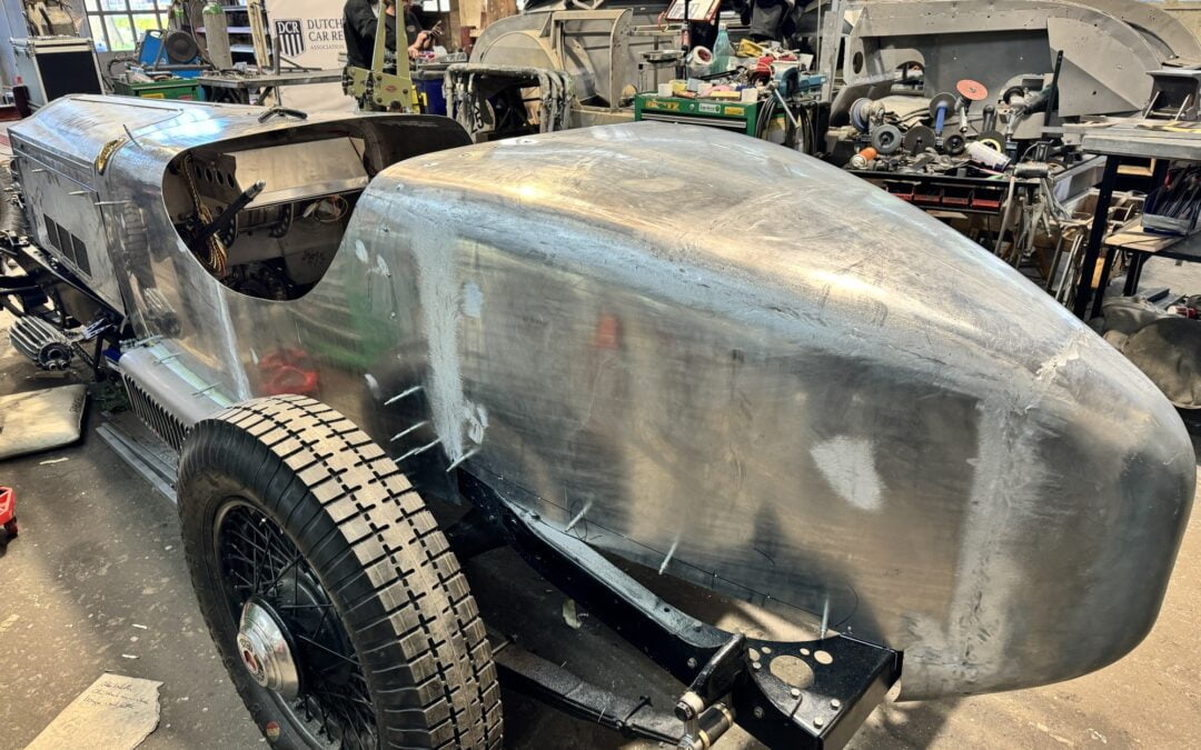 Packard update plaatwerk.