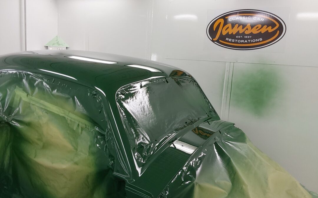 Aston Martin in een mooie groene kleur gespoten.
