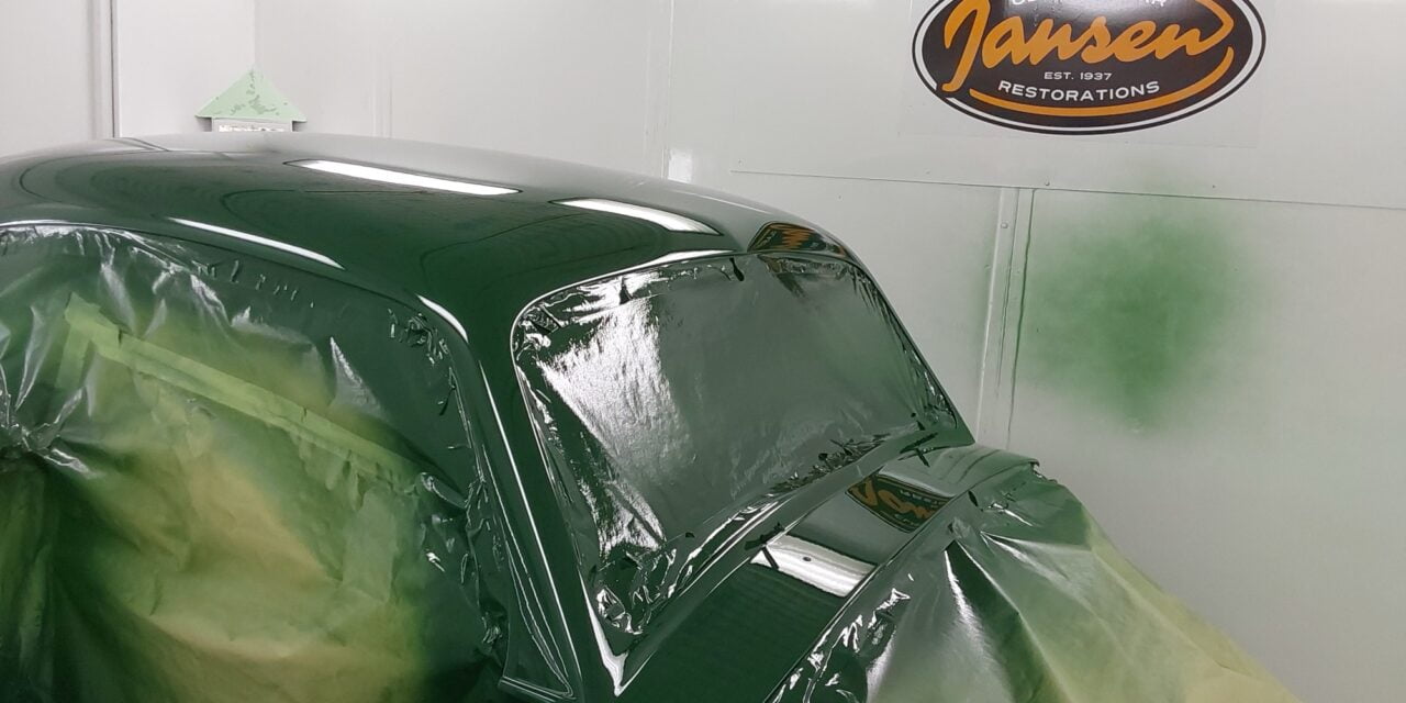 Aston Martin in een mooie groene kleur gespoten.