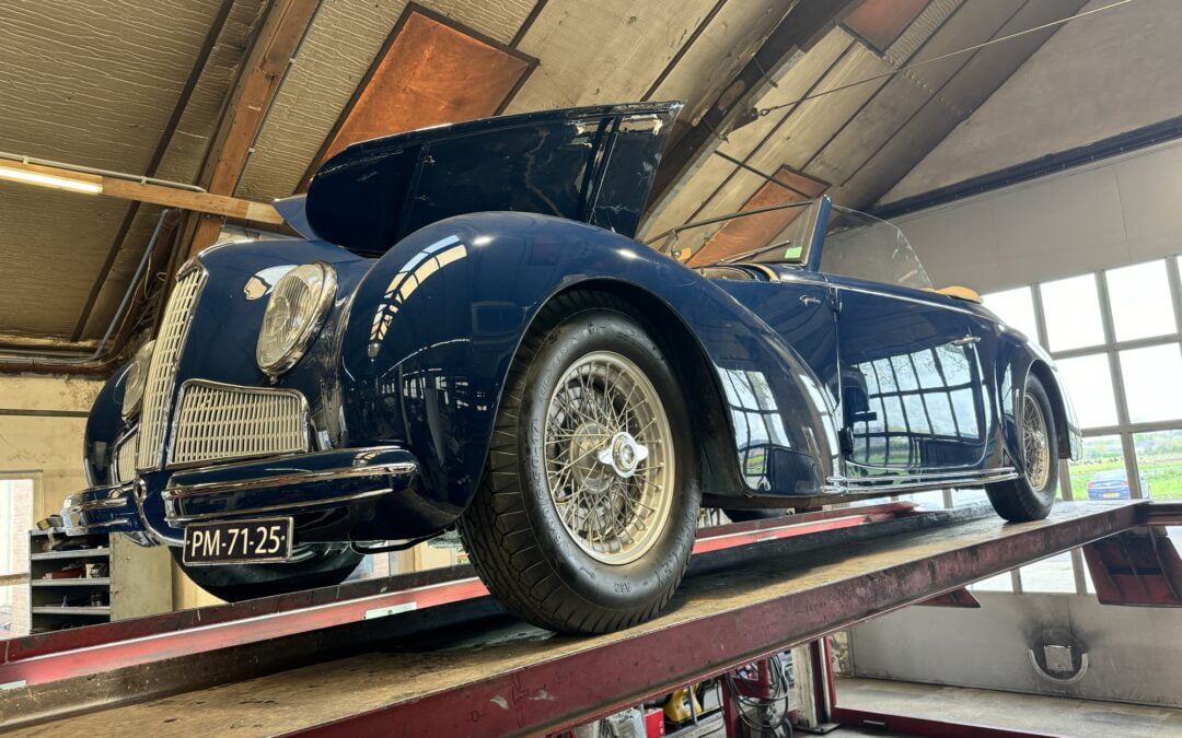 Alfa Romeo 6C 2500 klaar aan het maken voor de Mille Miglia