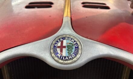 Gril rand van de Alfa Romeo 6C 2500 gefabriceerd